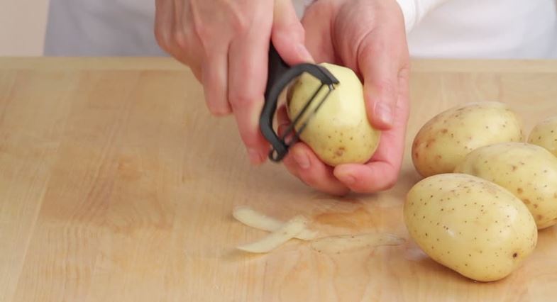 Làm bim bim khoai tây bằng nồi chiên không dầu 5